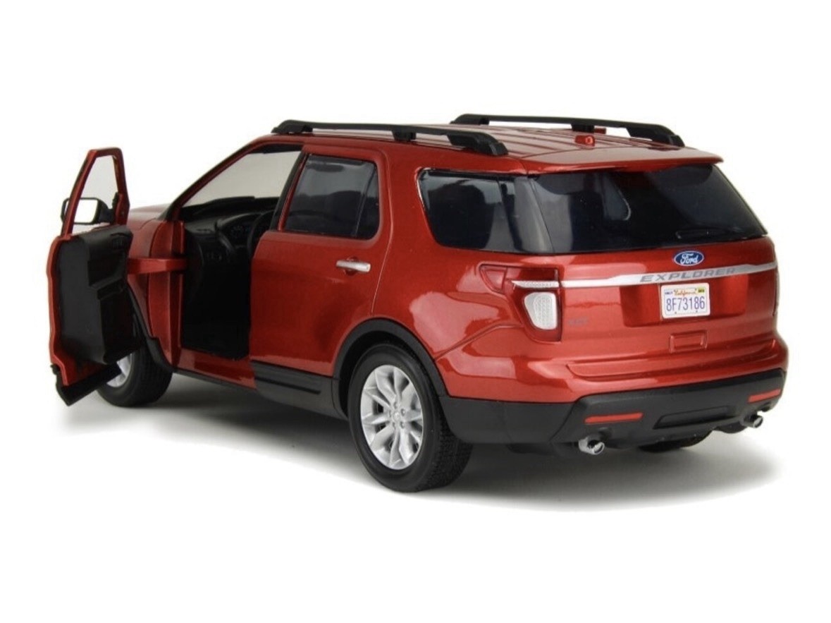 2015 Ford Explorer XLT Red Metallic 1/18 Motormax HTF Us Seller !