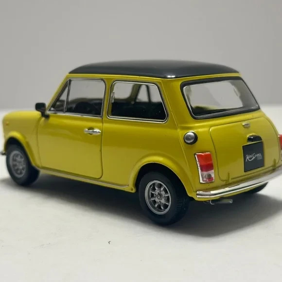 WELLY 1:24 BMW MINI Cooper 1300 Diecast Yellow