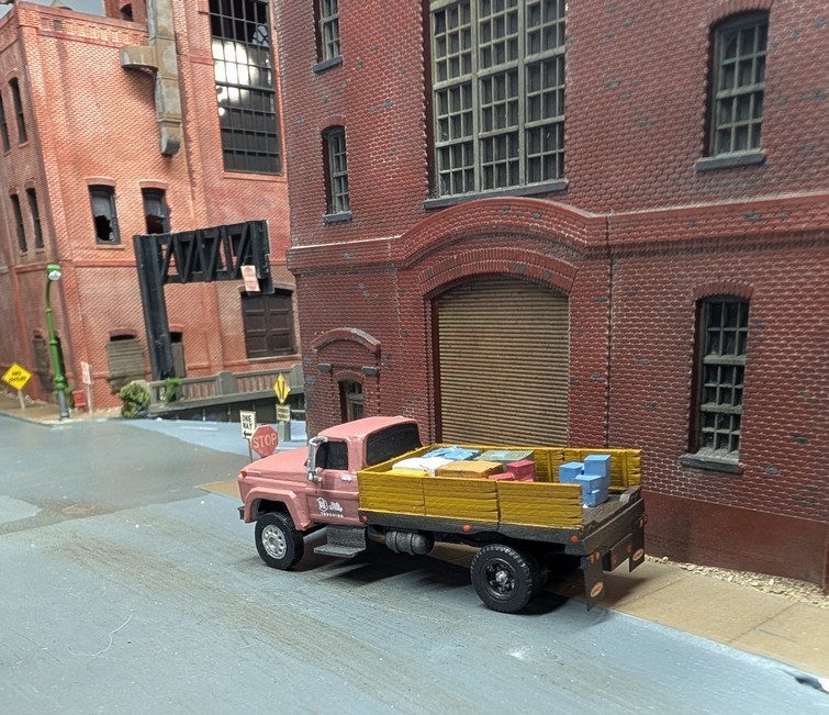 Custom Built 1/87 HO Scale 1970s Ford F600 Flatbed Delivery Truck