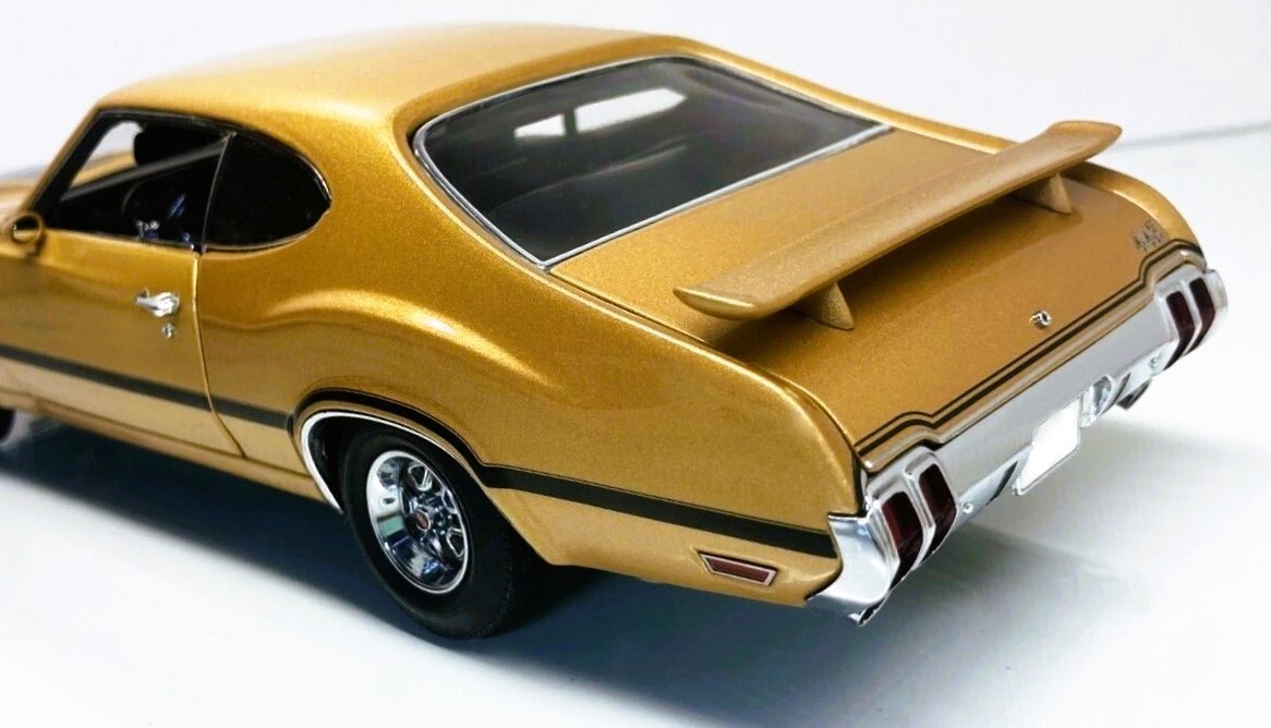 Oldsmobile 442 OLDS Race Car Custom Built1 24Model18Hot Rod12Carousel GOLD1966
