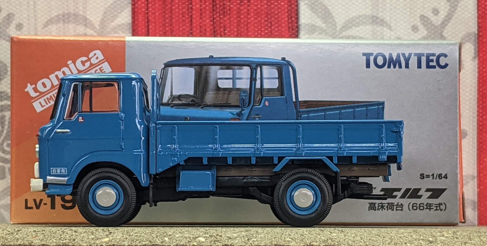 TOMICA LV-191b 1966 ISUZU ELF DELIVERY TRUCK 1:64 SCALE LIMITED VINTAGE SERIES