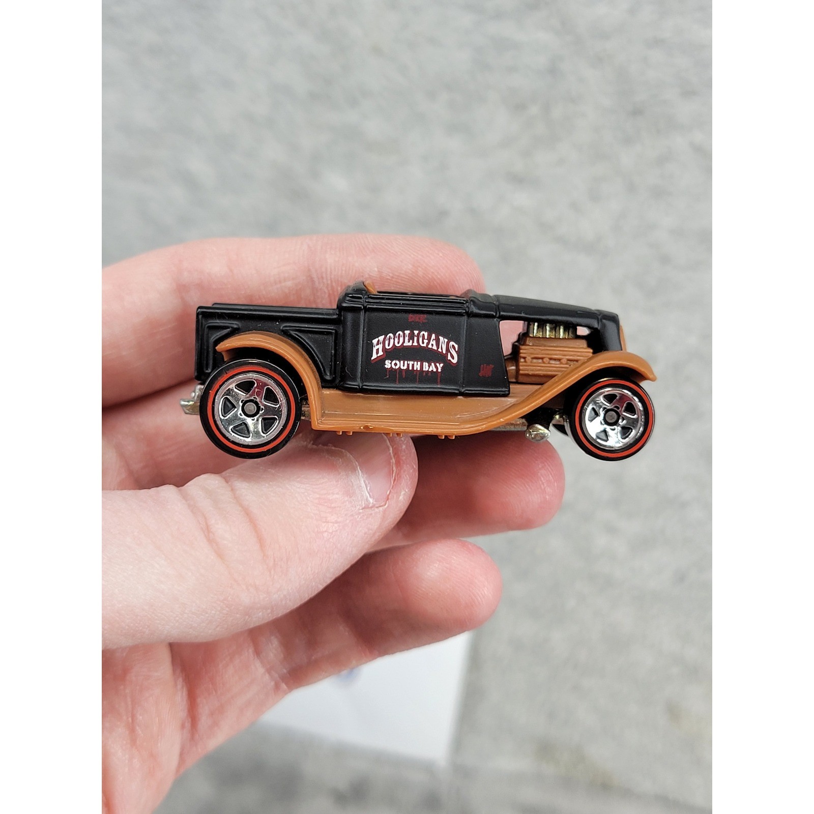 Hot Wheels Hooligan South Bay Black Tan 2005 Classics Series 1 Redline 1:64