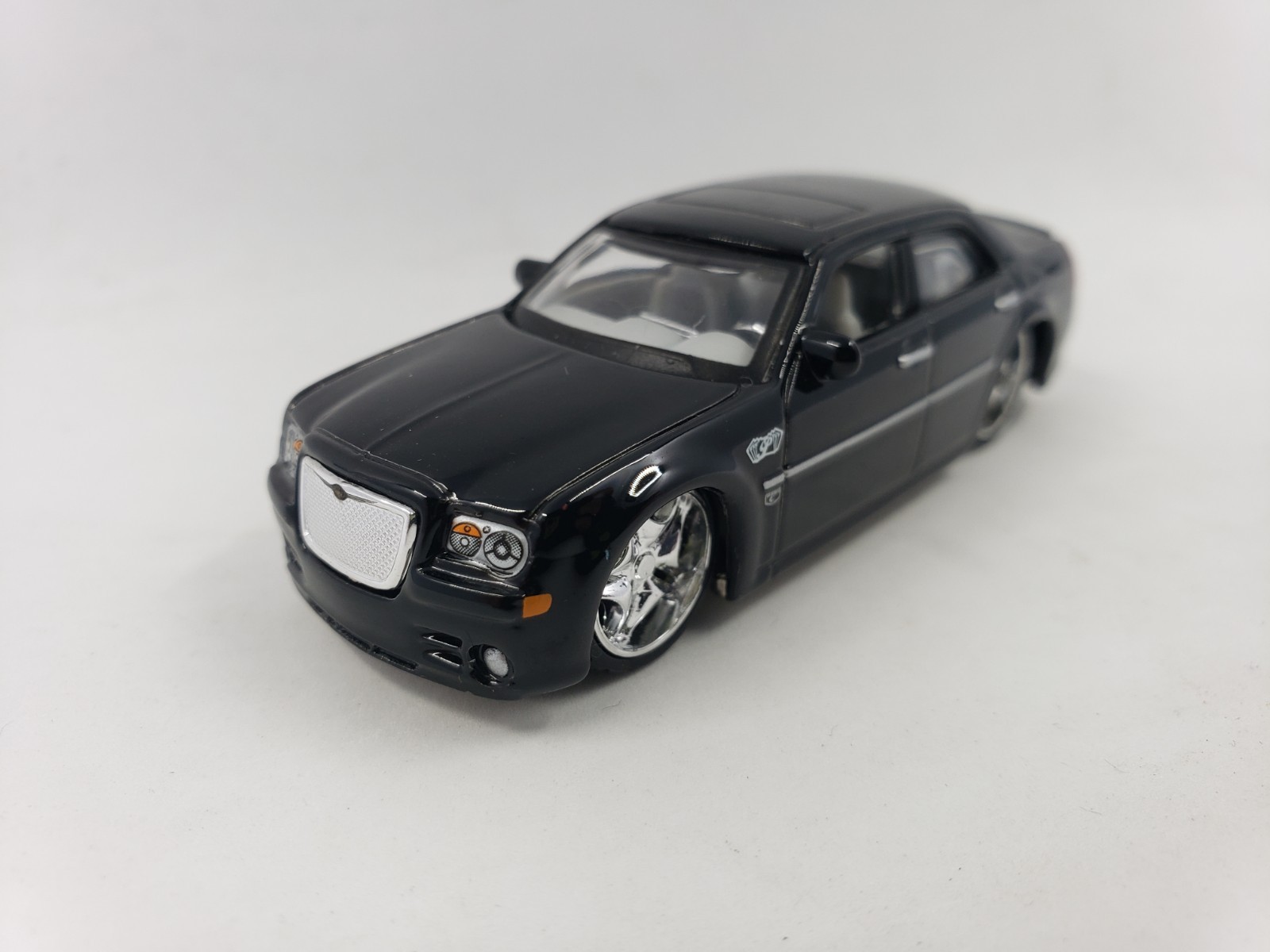 1/64 Maisto Playerz 2005 Chrysler 300C HEMI LOOSE