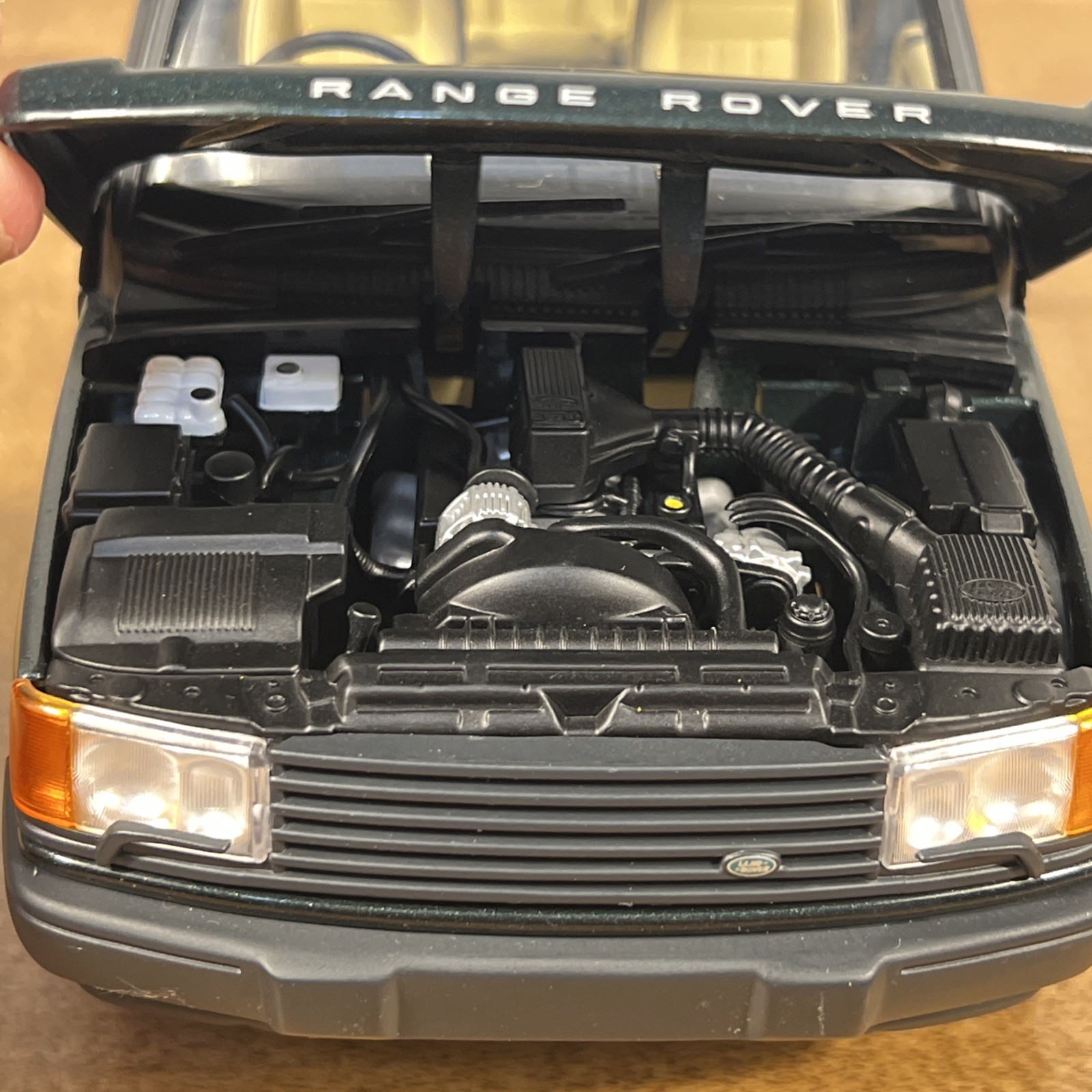 Auto Art Range Rover 4.6 HSE – Off Road Division 1:18 Green
