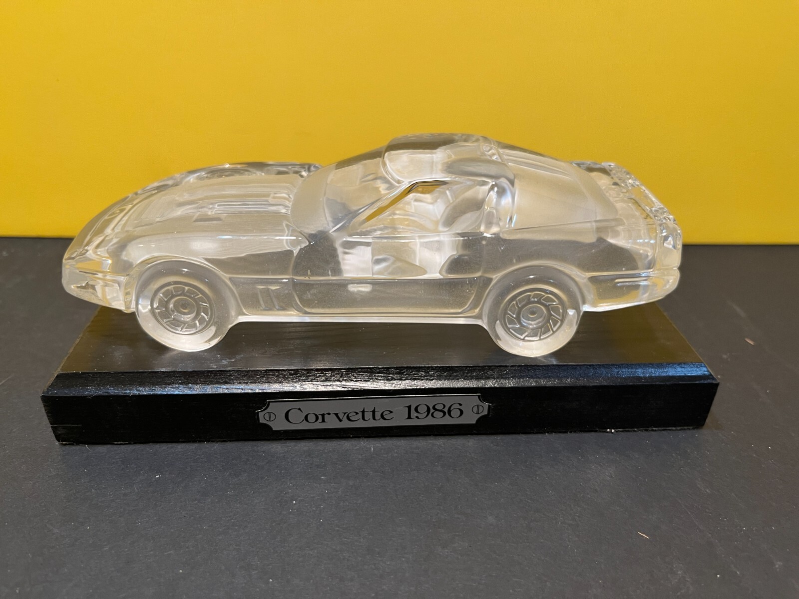 1/24 FRANKLIN MINT CRYSTAL GLASS 1986 CHEVROLET CORVETTE WITH STAND