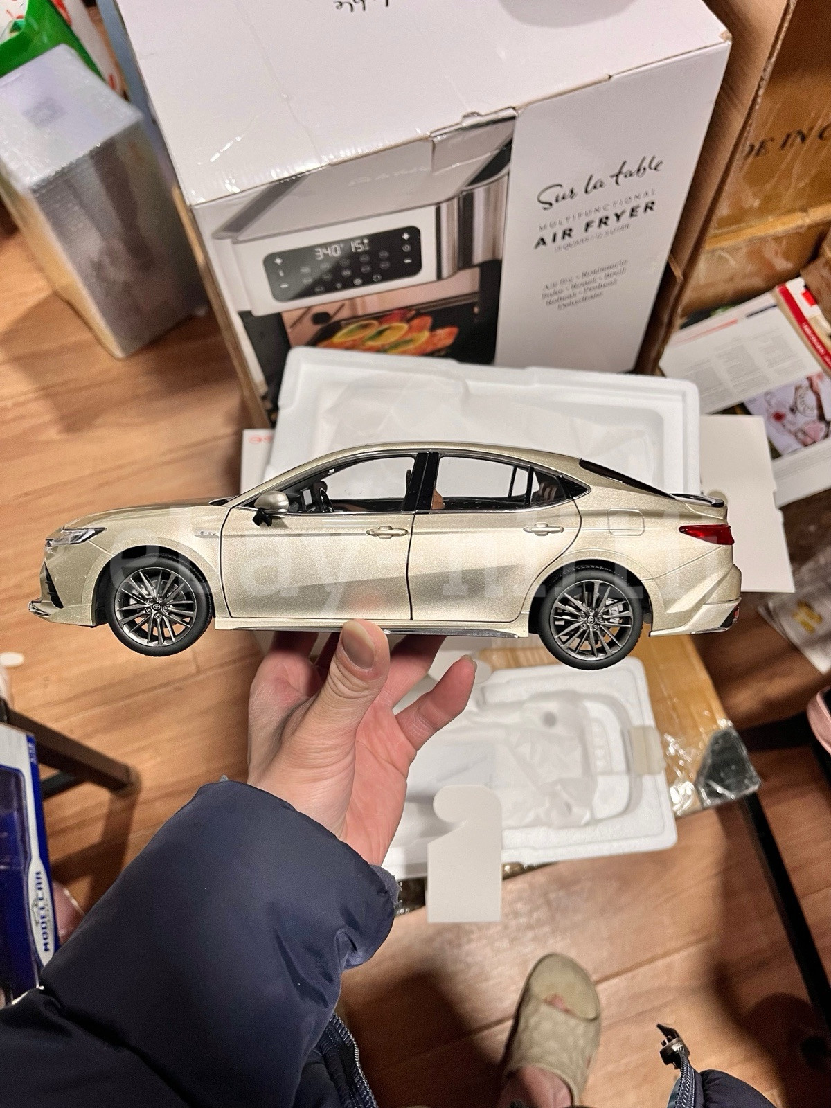 1:18 Scale 2025~2026 Toyota Camry XSE Bronze Gold Diecast Model Car