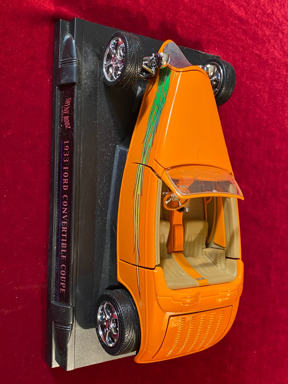 Shyne Rodz Collection 1:18 Die-Cast 1933 Ford Convertible Coupe lot 134 no box