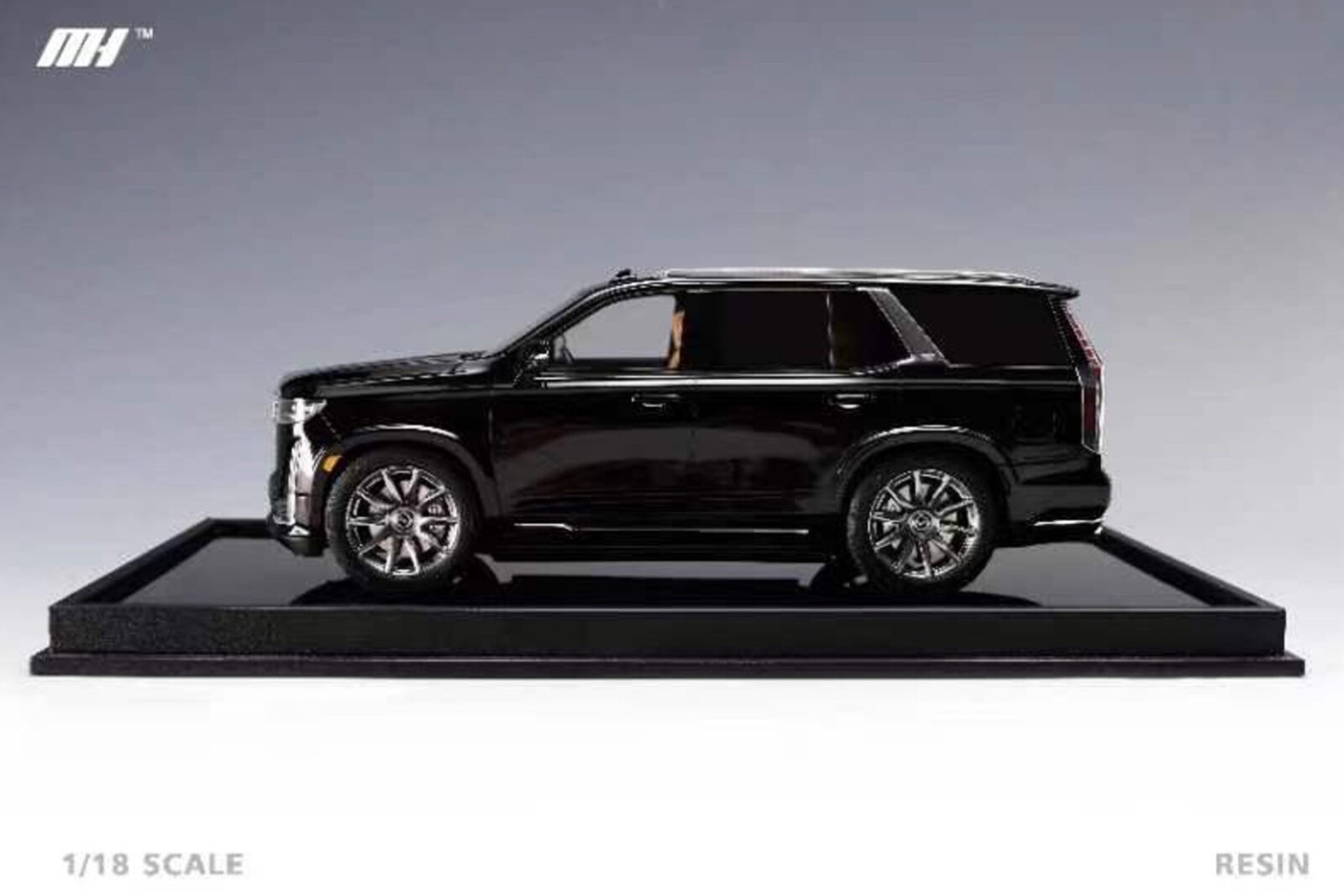 1/18 Motorhelix Cadillac Escalade 2022 in Gloss Black on Carbon Base