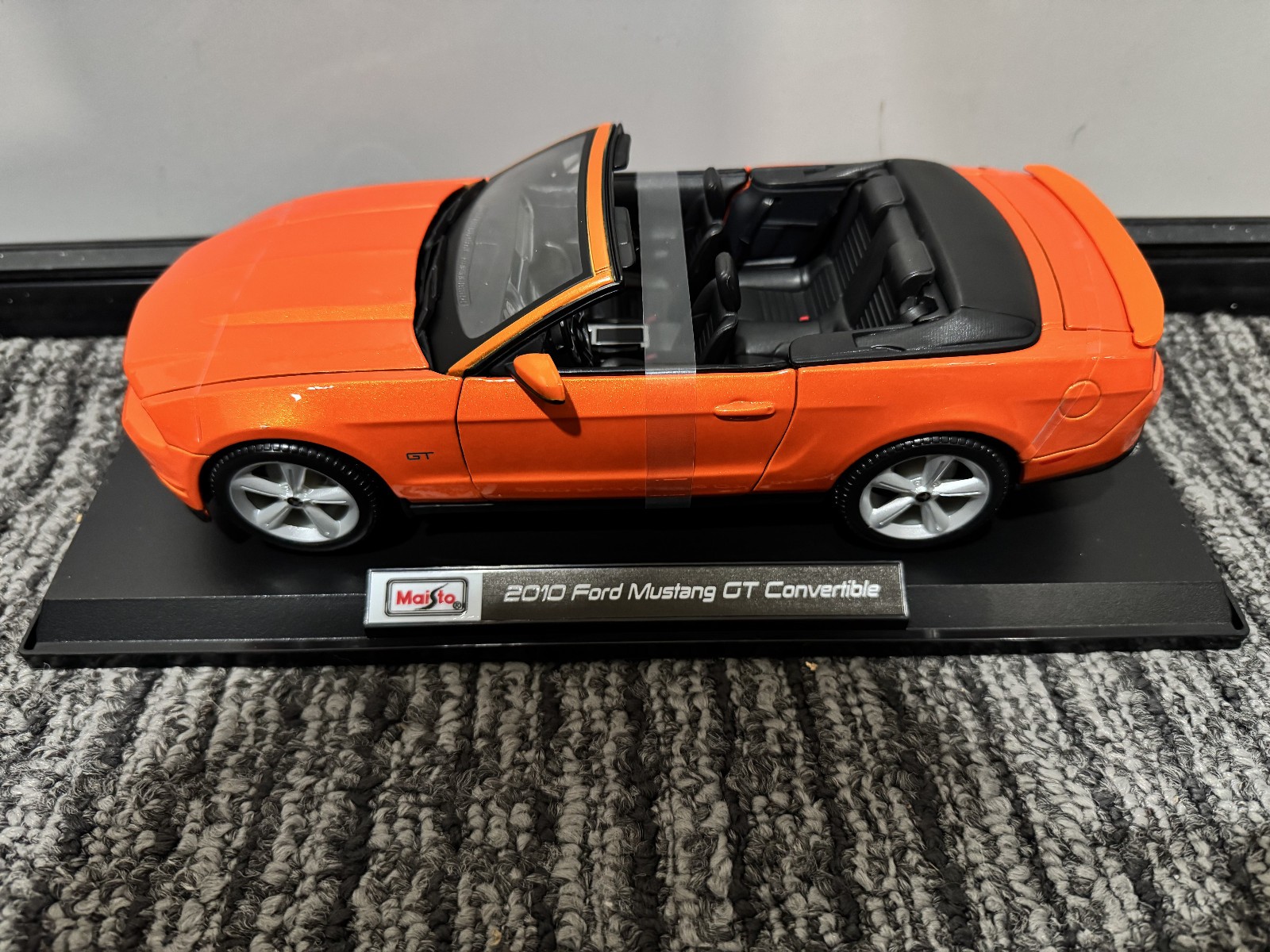 Maisto 1:18 Diecast Special Edition 2010 Ford Mustang GT Convertible Orange NEW