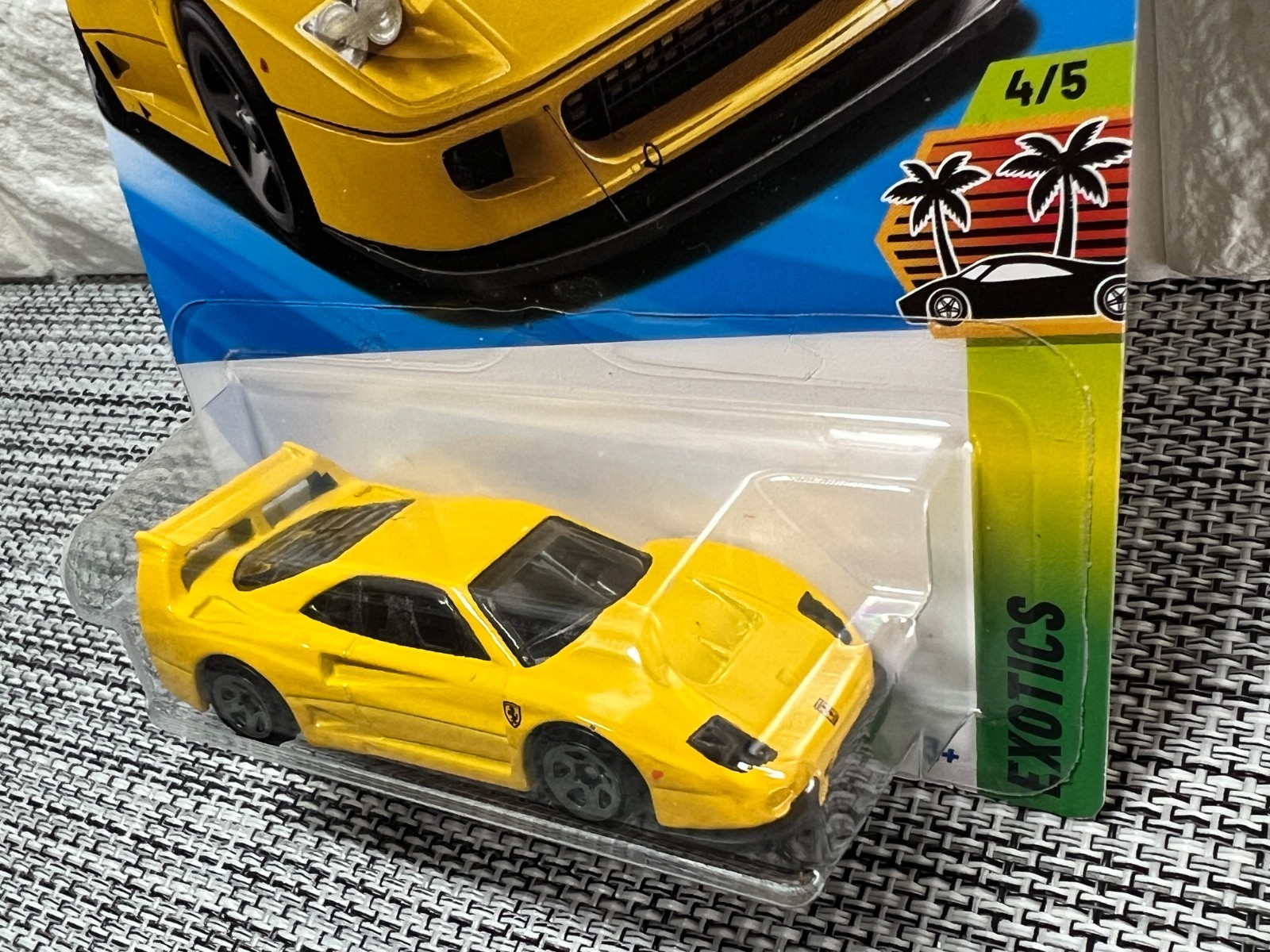 Hot Wheels Exotics 4/5 Ferrari F40 Competizione 198/250 New For 2025 Yellow