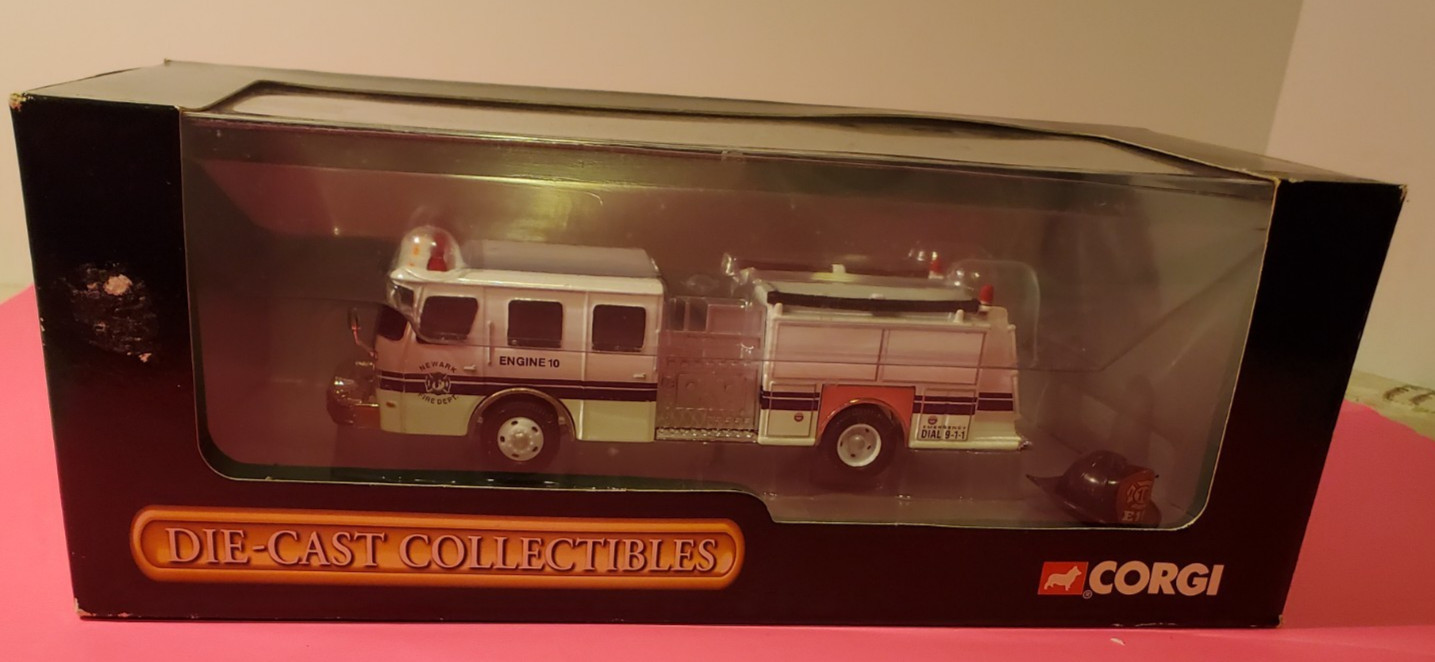 Corgi Die-Cast Collectibles E-One Side Mount NEWARK FIRE DEPT Fire Engine 1:50