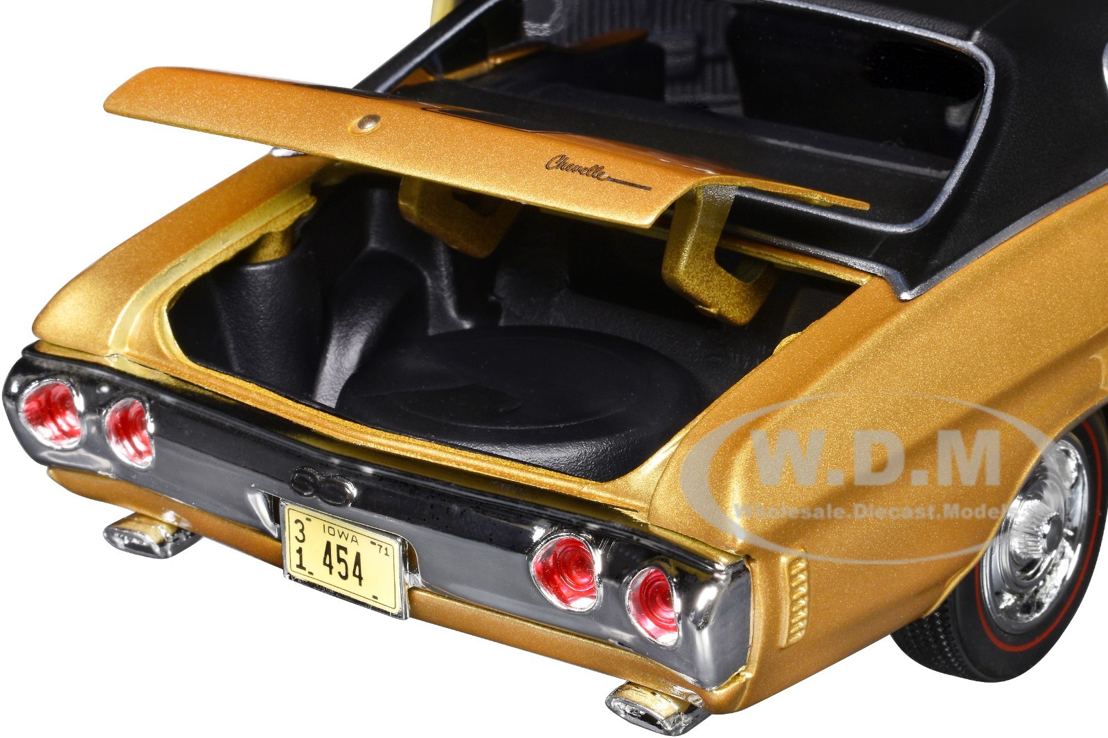 1971 CHEVROLET CHEVELLE SS 454 SPORT GOLD 1/18 DIECAST MODEL BY MAISTO 31890