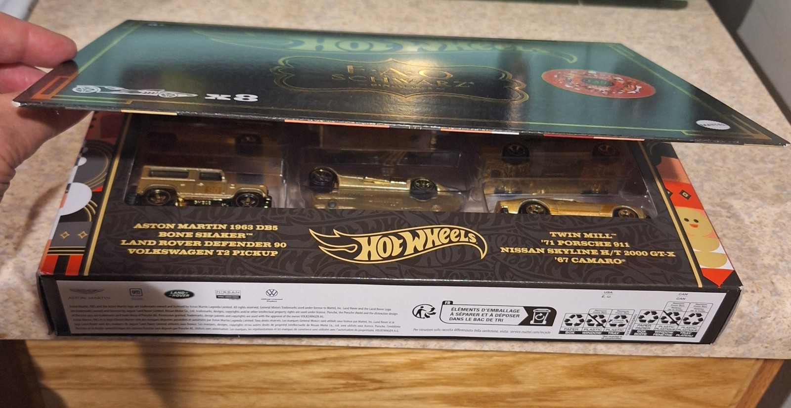 Hot Wheels FAO Schwarz 160 Years 8-Car Gift Set Gold Box Mattel