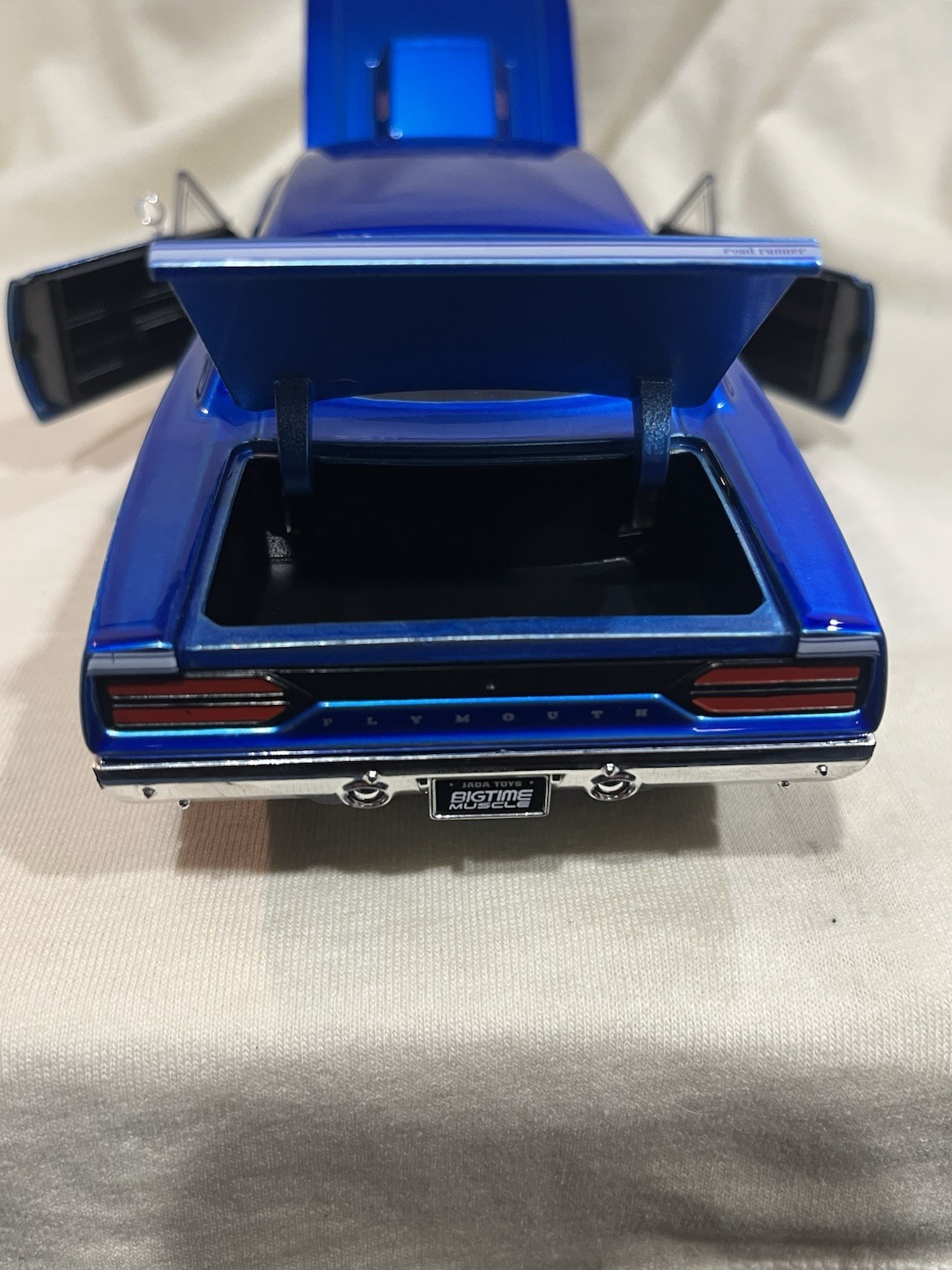 1:24 Jada 1970 Plymouth Road Runner Mint Condition. Loose No Box. Look Pictures