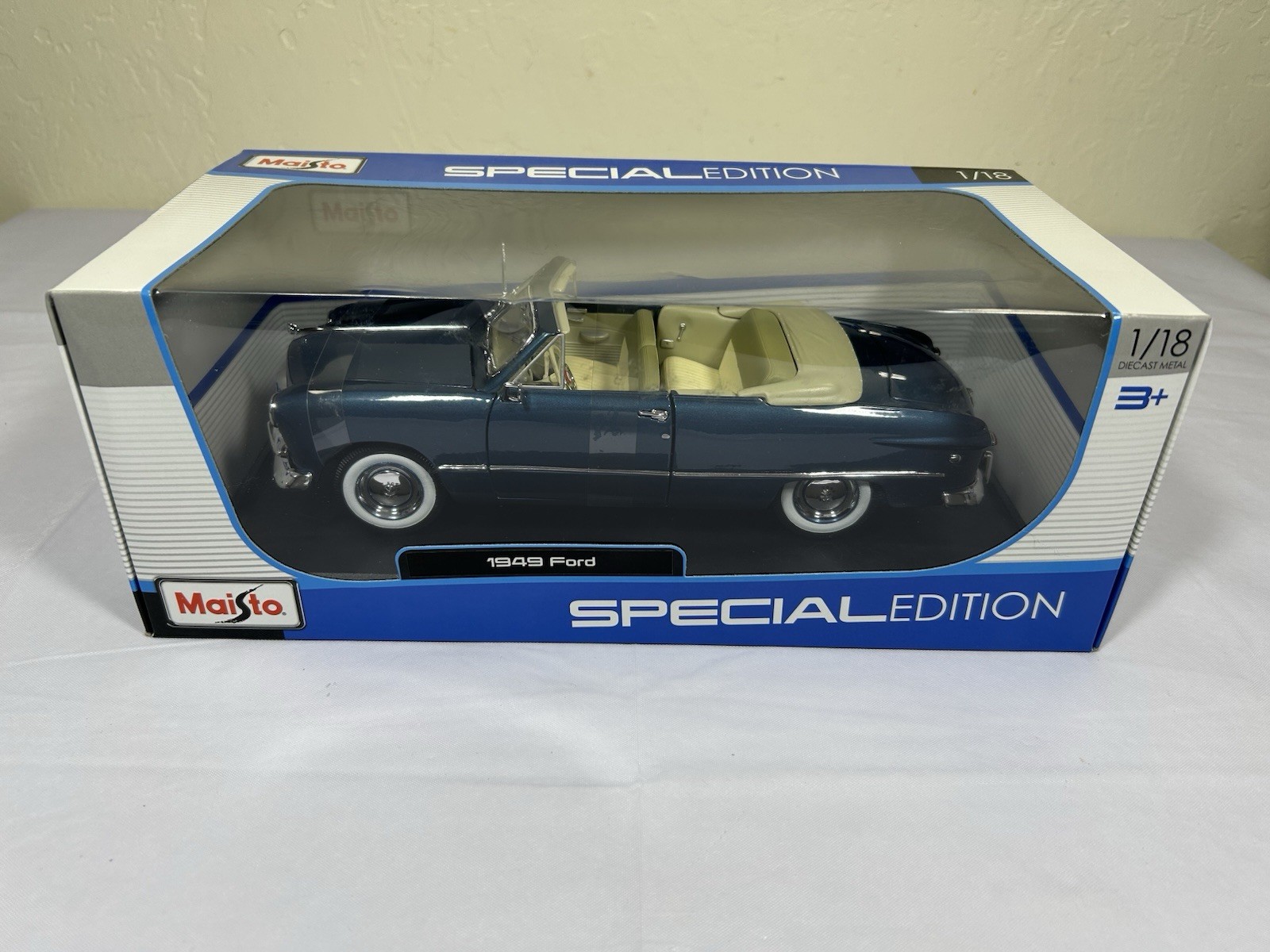 1949 Ford Convertible Blue 1:18 Maisto Exclusive Style Special Edition