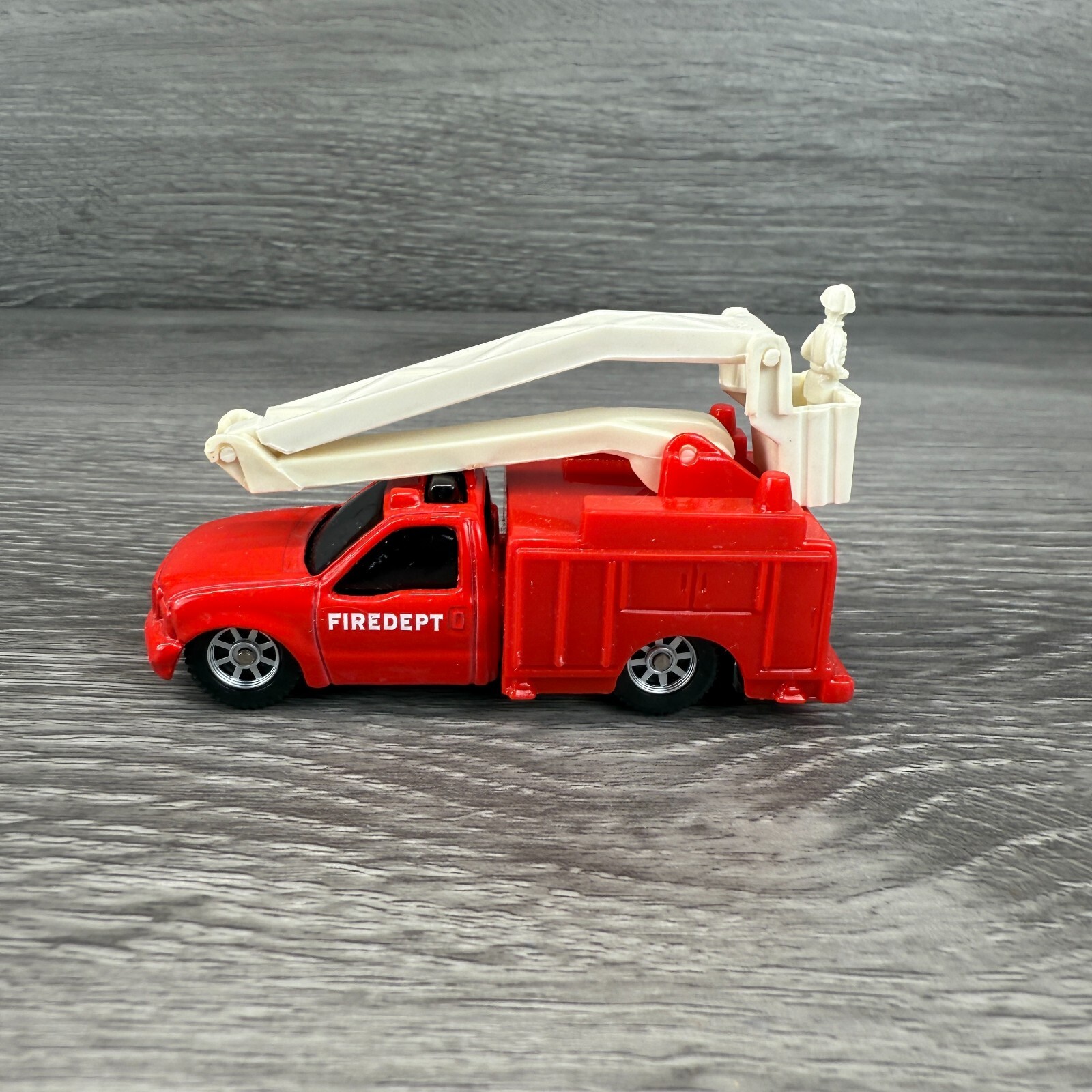 Maisto Fire Department Utility Truck w/ Manlift Bucket Red Plastic Toy Truck