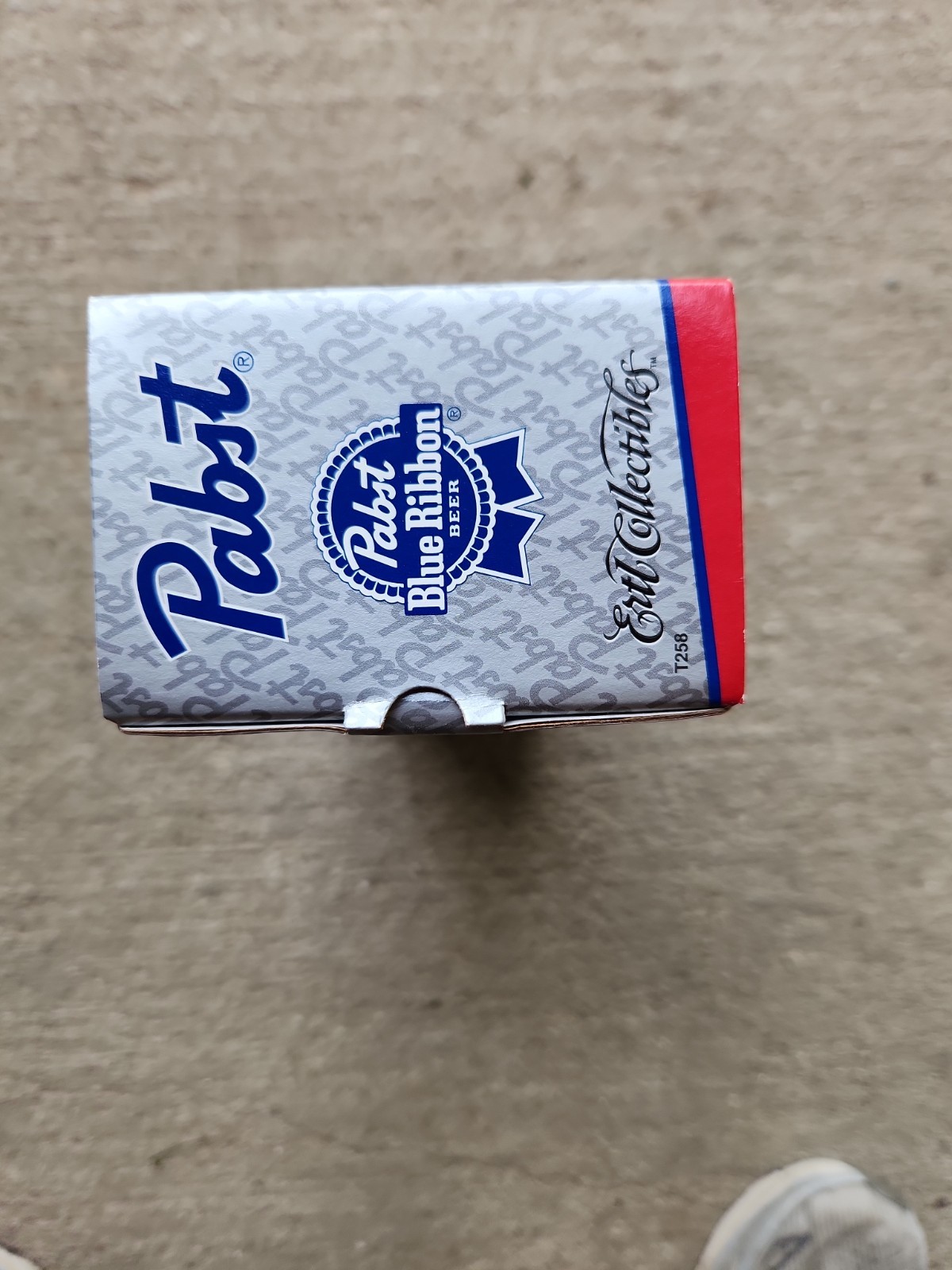 ERTL DIE CAST 1:64 TRACTOR TRAILER PABST BLUE RIBBON BEER