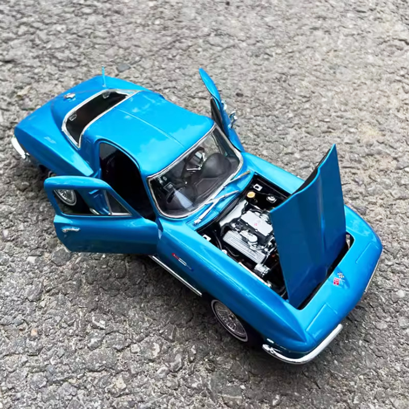 1:18 1965 Chevrolet Corvette Diecast Model