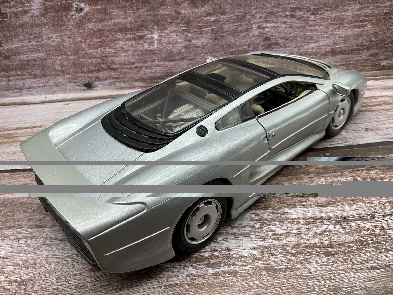 Maisto 1/18 ~ 1992 Jaguar XJ220 ~ Silver