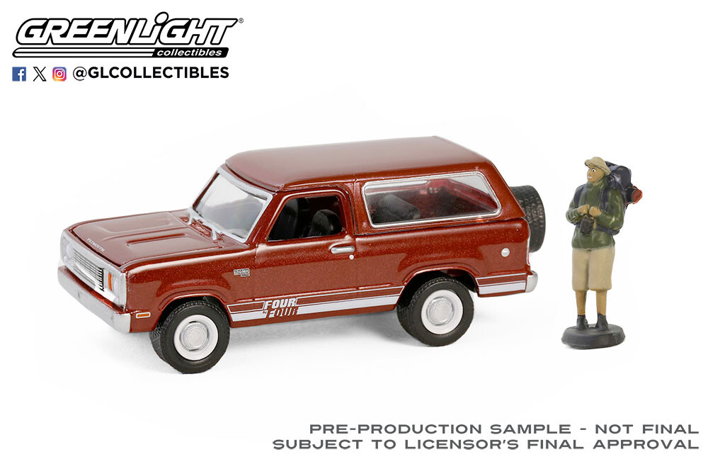 Greenlight Hobby Shop 16 – 1978 Plymouth Trail Duster with Backpacker 97160-C
