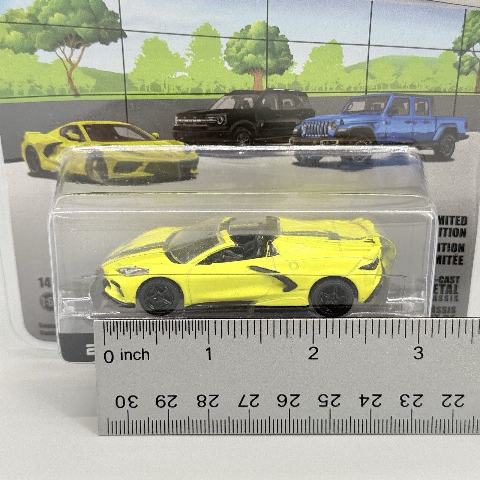 Greenlight Showroom Floor Series 1 2022 Chevy Corvette Yellow 1/64
