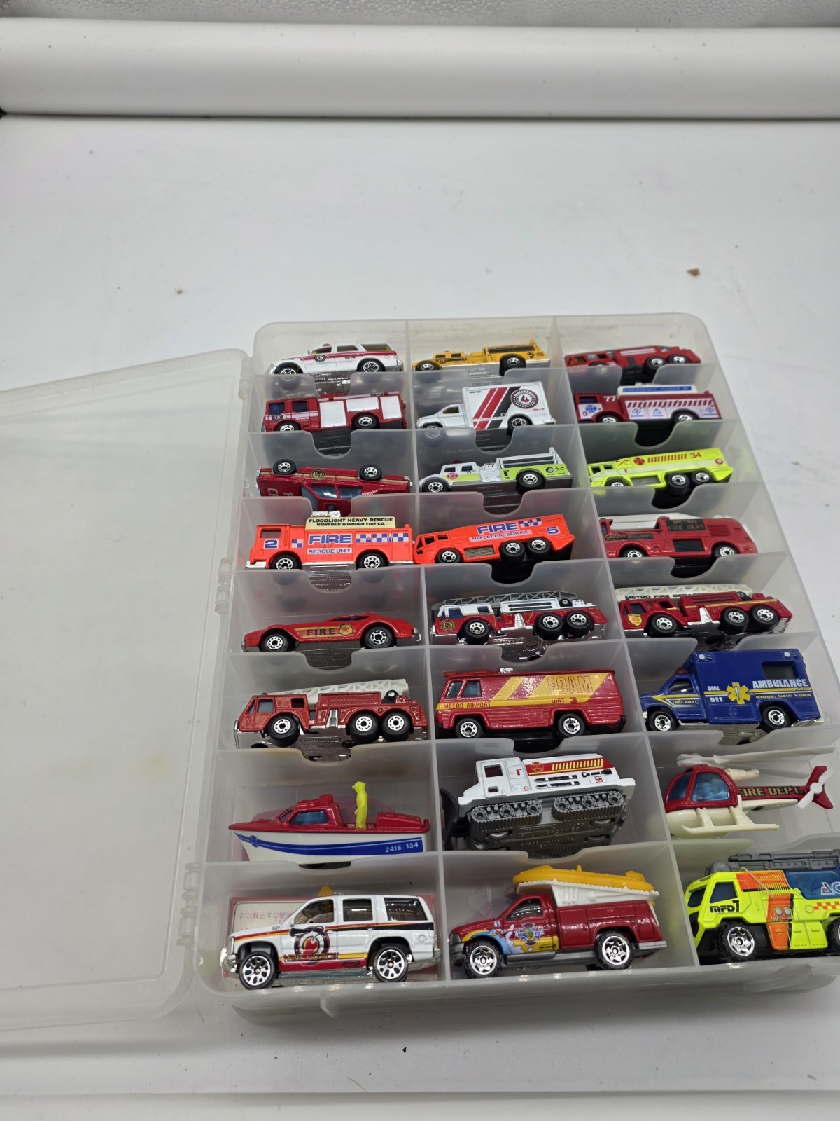 Mix – LOT of 48 – Fire Trucks, Ambulance & Emergency Vehicles