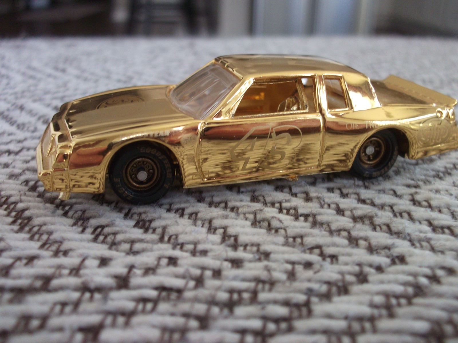 RICHARD PETTY VINTAGE 1981 BUICK REGAL RACING CHAMPIONS 1/64 24 KT. GOLD NASCAR