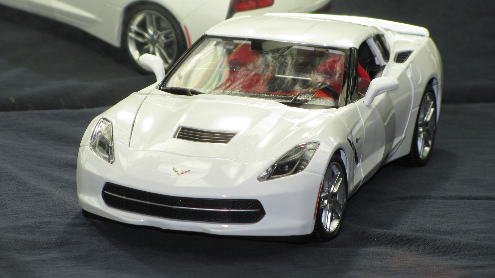 2014 CORVETTE Z51 STINGRAY ARTIC WHITE NEW IN BOX 1:18