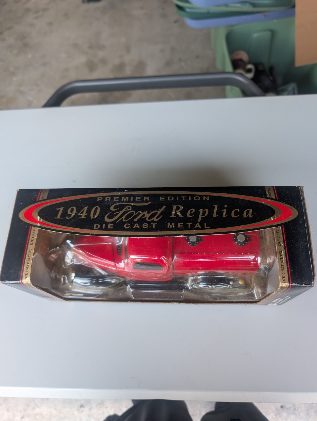 Golden Premier Edition 1:18 1940 Ford Replica Pickup Truck Diecast Red/Black