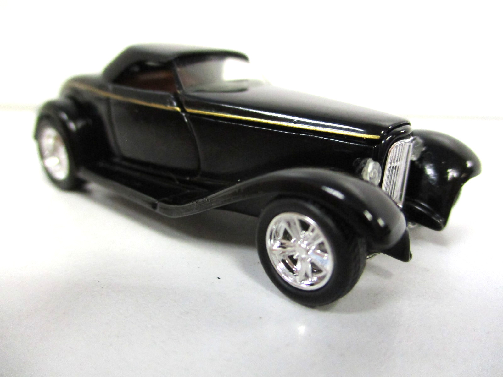 HOT WHEELS – CHIP FOOSE 0032 1932 FORD ROADSTER CUSTOM SHOW CAR – REAL RIDERS