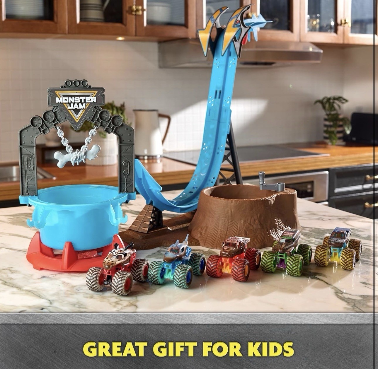 Monster Jam Mud Blasters DUNK TANK + EXCLUSIVE Monster Mutt Dalmatian NEW