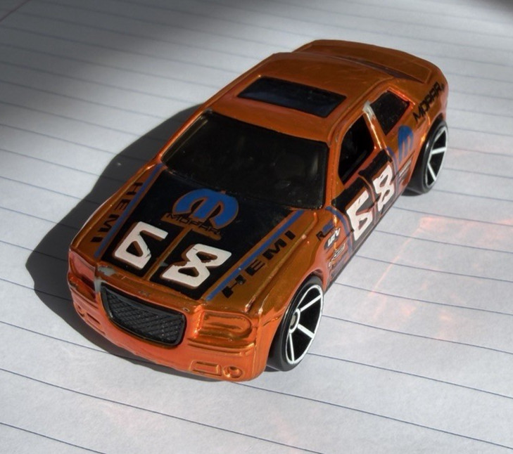 Hot Wheels DCC 2005 Chrysler 300C Hemi #68 Orange Mopar 1/64 Malaysia