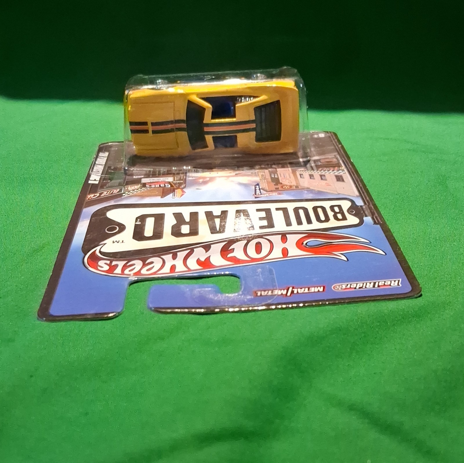 Hot Wheels 2011 Boulrwal Riders Underdogs 1:64 78 Ford Mustang 2 Unopened Card