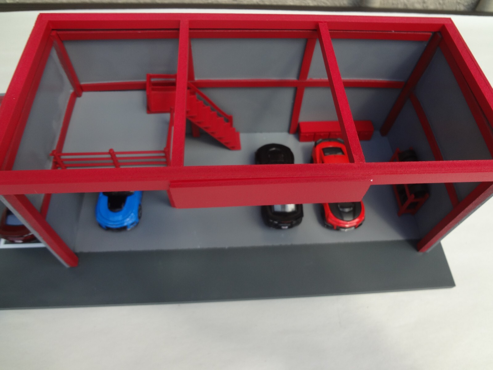 1:64 scale Mechanic Garage Diorama Gray & Red cars are not included