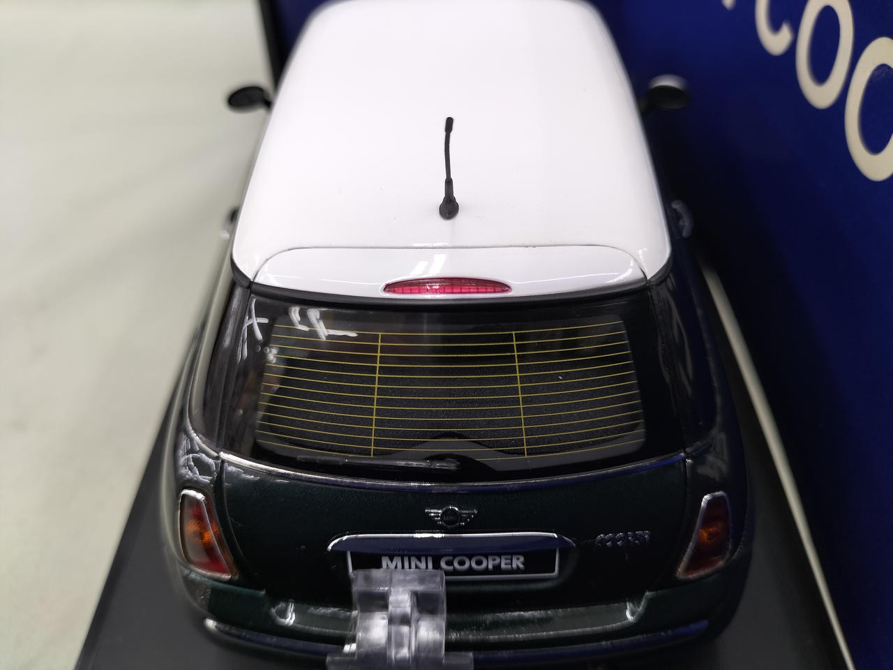 AUTOart Mini Cooper Car Model Small Scale Collectible