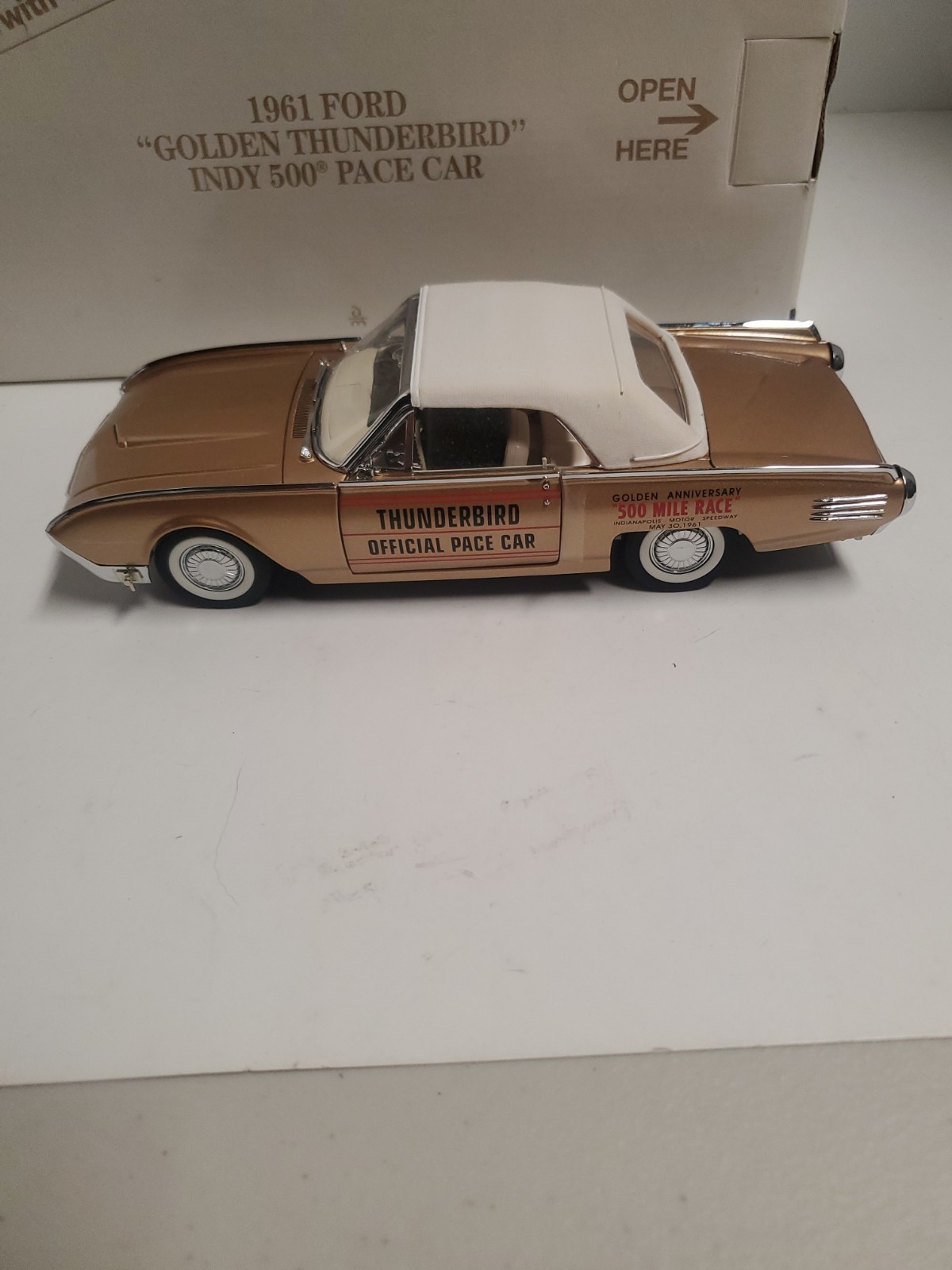 Danbury Mint 1961 Golden Ford Thunderbird Indy 500 Pace Car 1:24 NO Paperwork