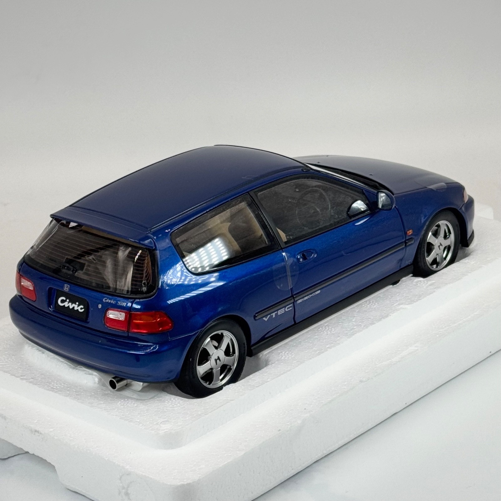 *BRAND NEW* LCD 1/18 Honda Civic EG9 MK5