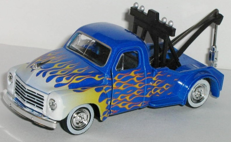1/64 = 1951 STUDEBAKER 2R / Hood & Door Open / Rubber Tire Tow Truck / Wrecker