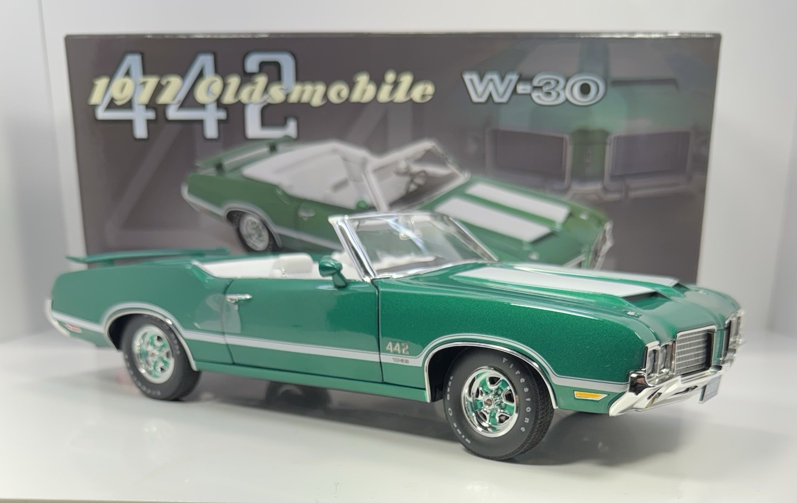 ACME 1/18 Scale 1972 OLDSMOBILE 442 W-30 “Incredible Color” 552 MADE