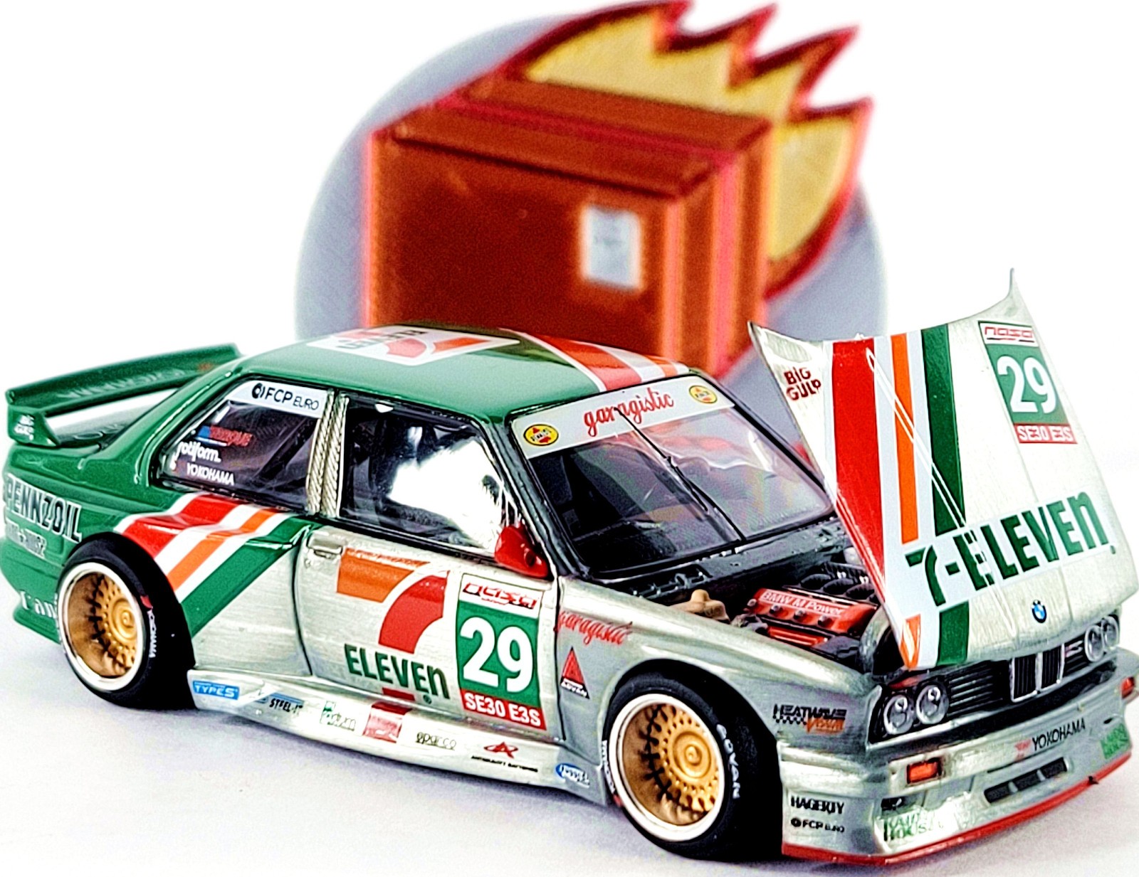 Kaido House x Mini GT BMW M3 E30 Larry Chen V1 7-Eleven KHMG217 🟥🟩⬜ CHASE 🏆