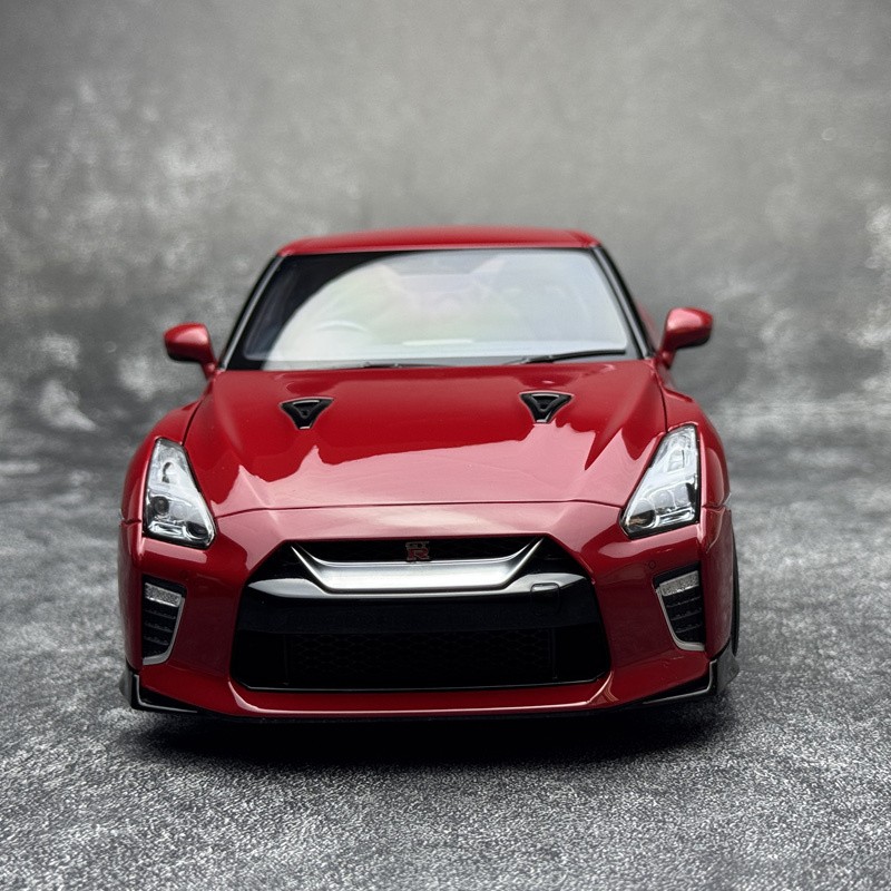 MotorHelix 1/18 Nissan GTR R35 Track Edition NISMO T-Spec 2020 Diecast Model Car
