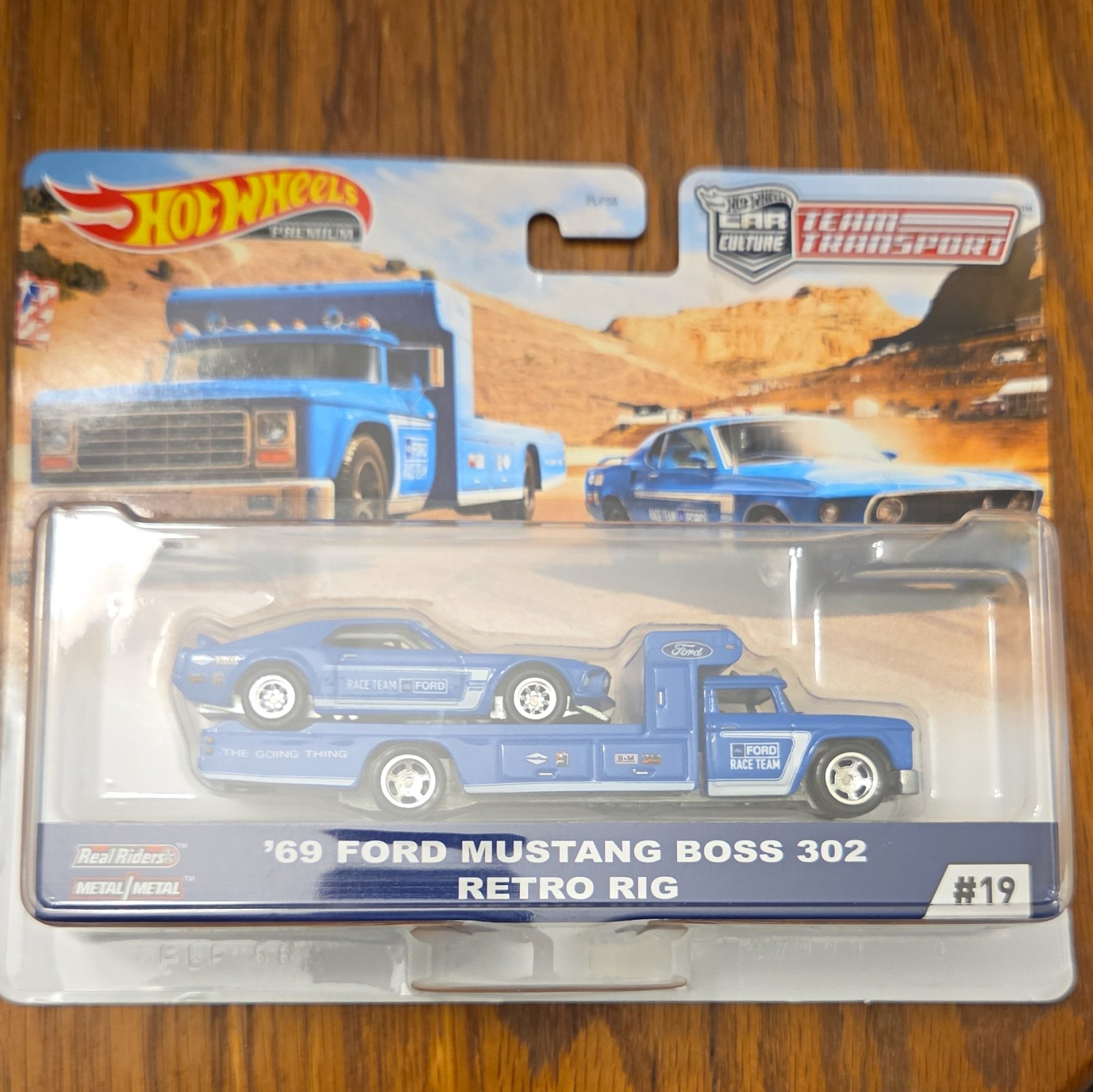 Hot Wheels Car Culture Team Transport ’69 Mustang Boss 302 Retro Rig 1:64