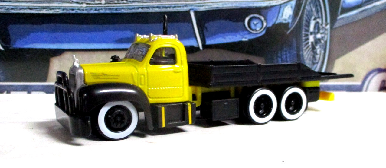 Maisto 1953 Mack B 61 Flatbed Transport New/Loose Metal/Plastic Rubber Tires!