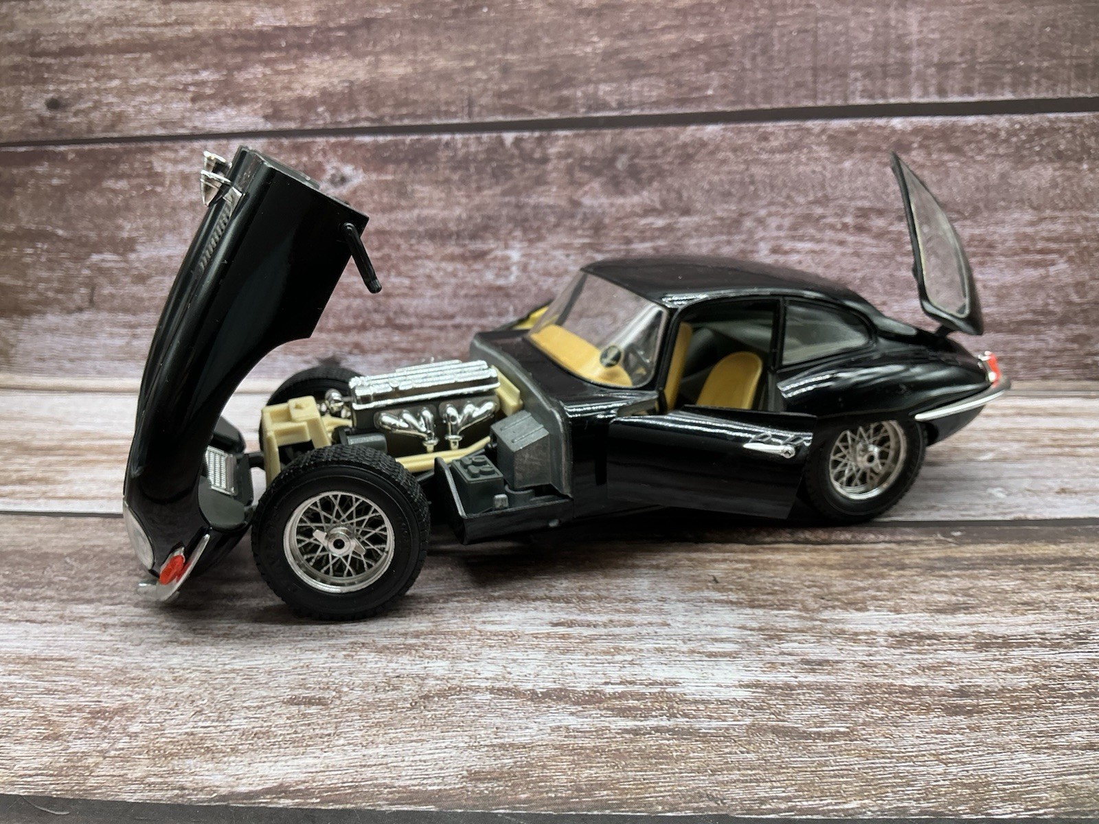 Burago 1/18 ~ Jaguar E-Type Coupe ~ Black