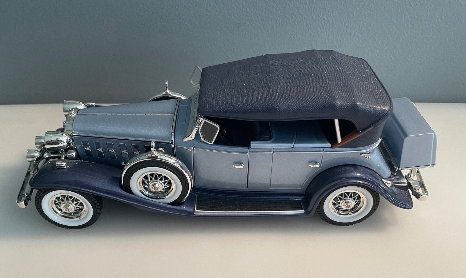 Auto World 1932 Cadillac V16 Sport Phaeton – 1:18 Scale Die Cast – Original Box