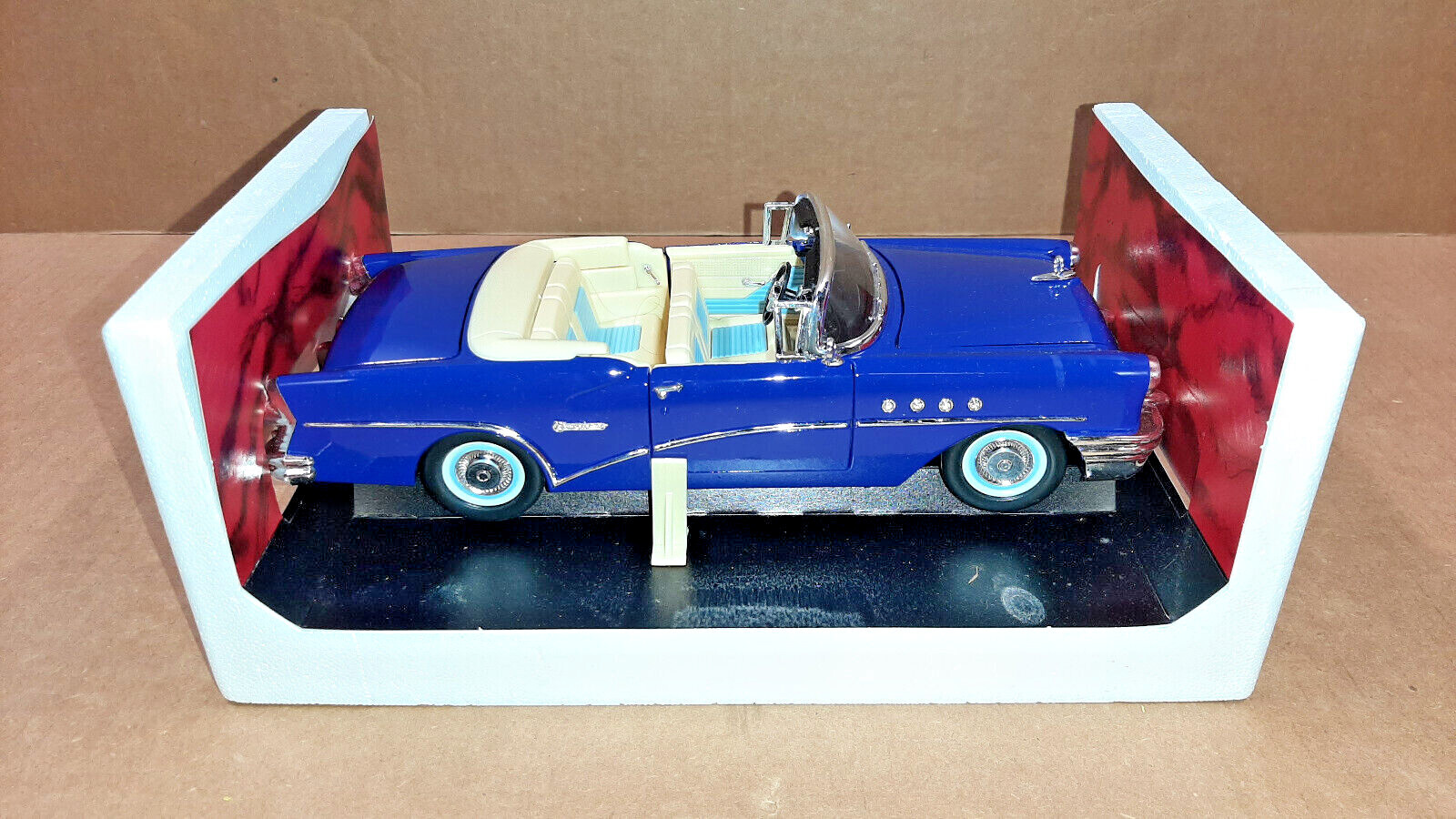Mira Golden Line Collection 1955 Buick Century Convertible 1:18 Scale Diecast