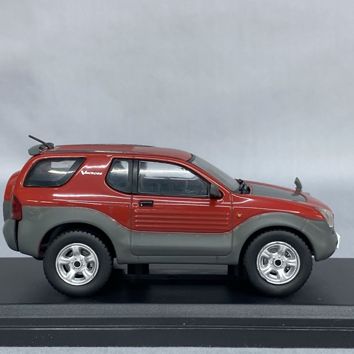 Mini Car Isuzu Vehicross 1977 Red 1/43 Scale Box Display Diecast vol 233