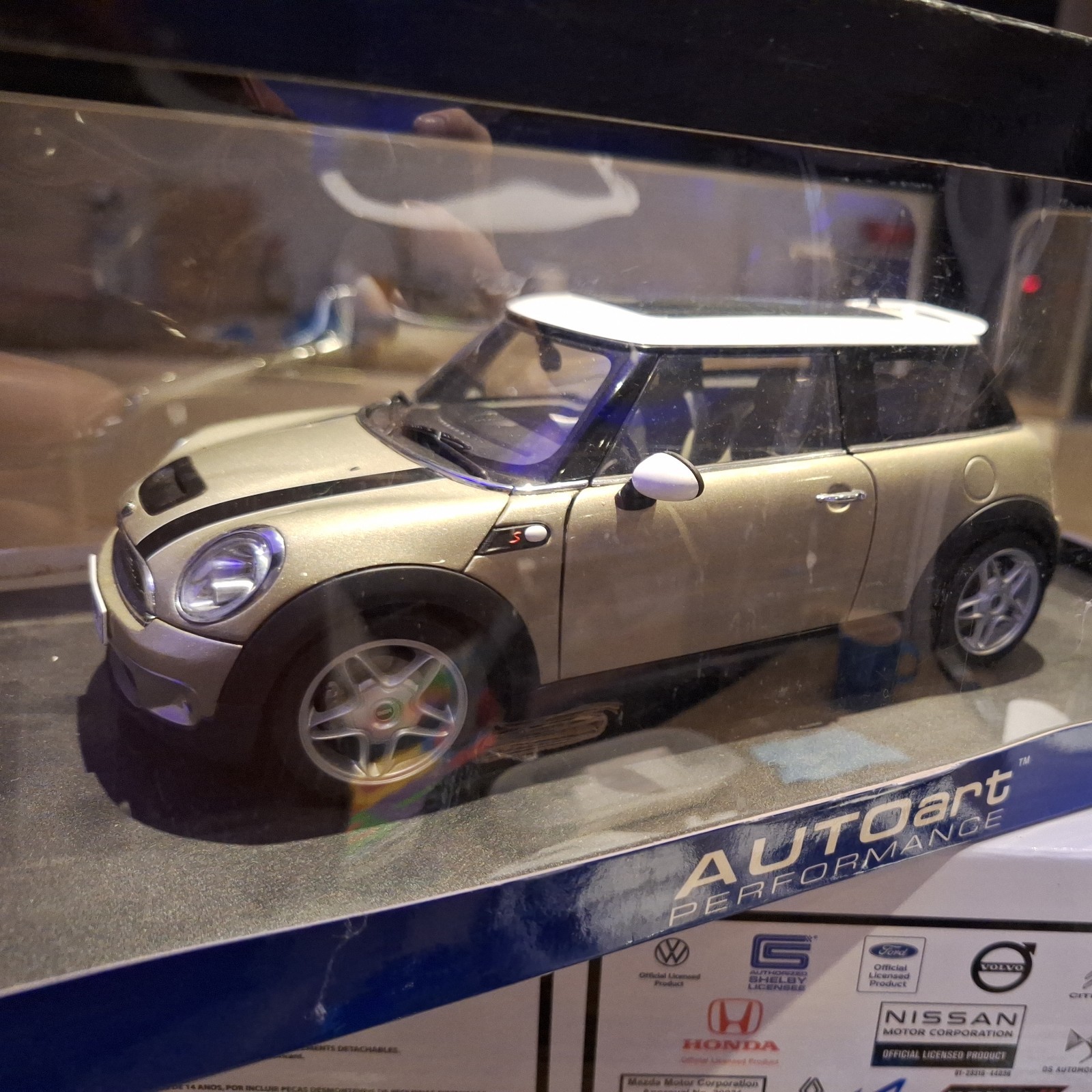 1:18 AUTOart MINI Cooper S 2006 Sparking Silver Metallic/White Roof Model RARE