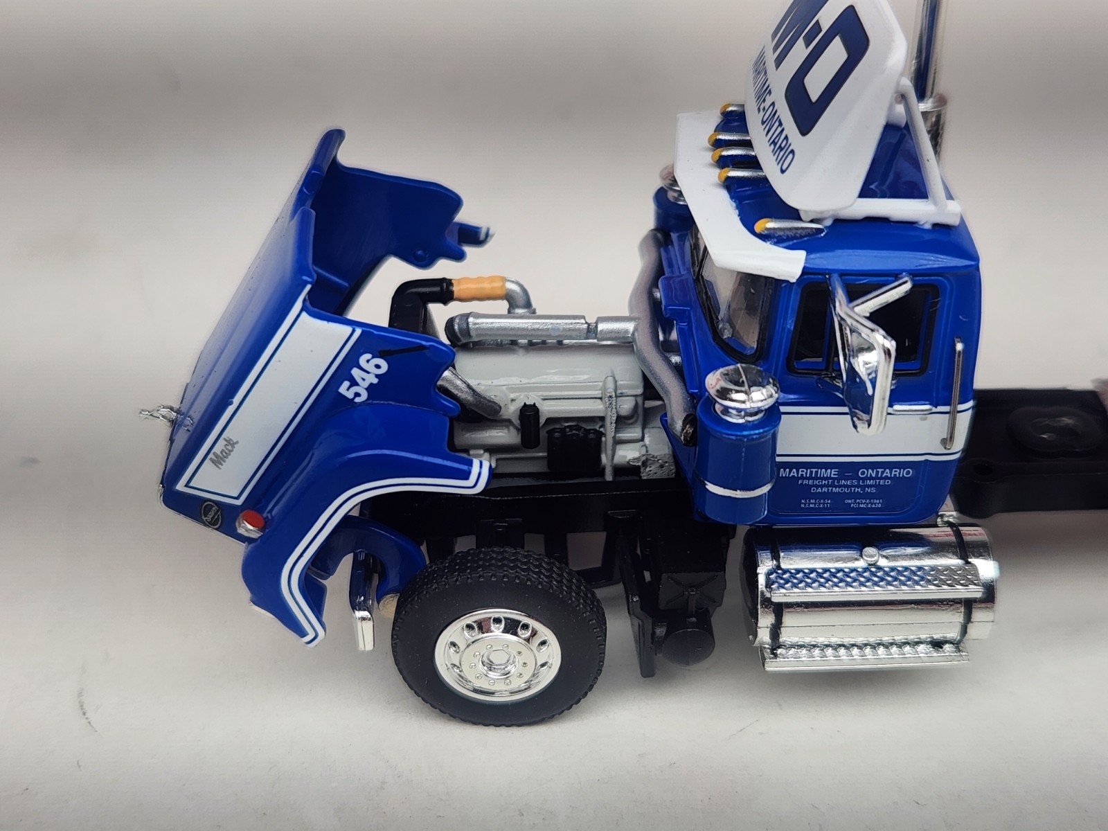 1/64 NEW DCP Maritime Ontario Mack Superliner Day Cab Tractor