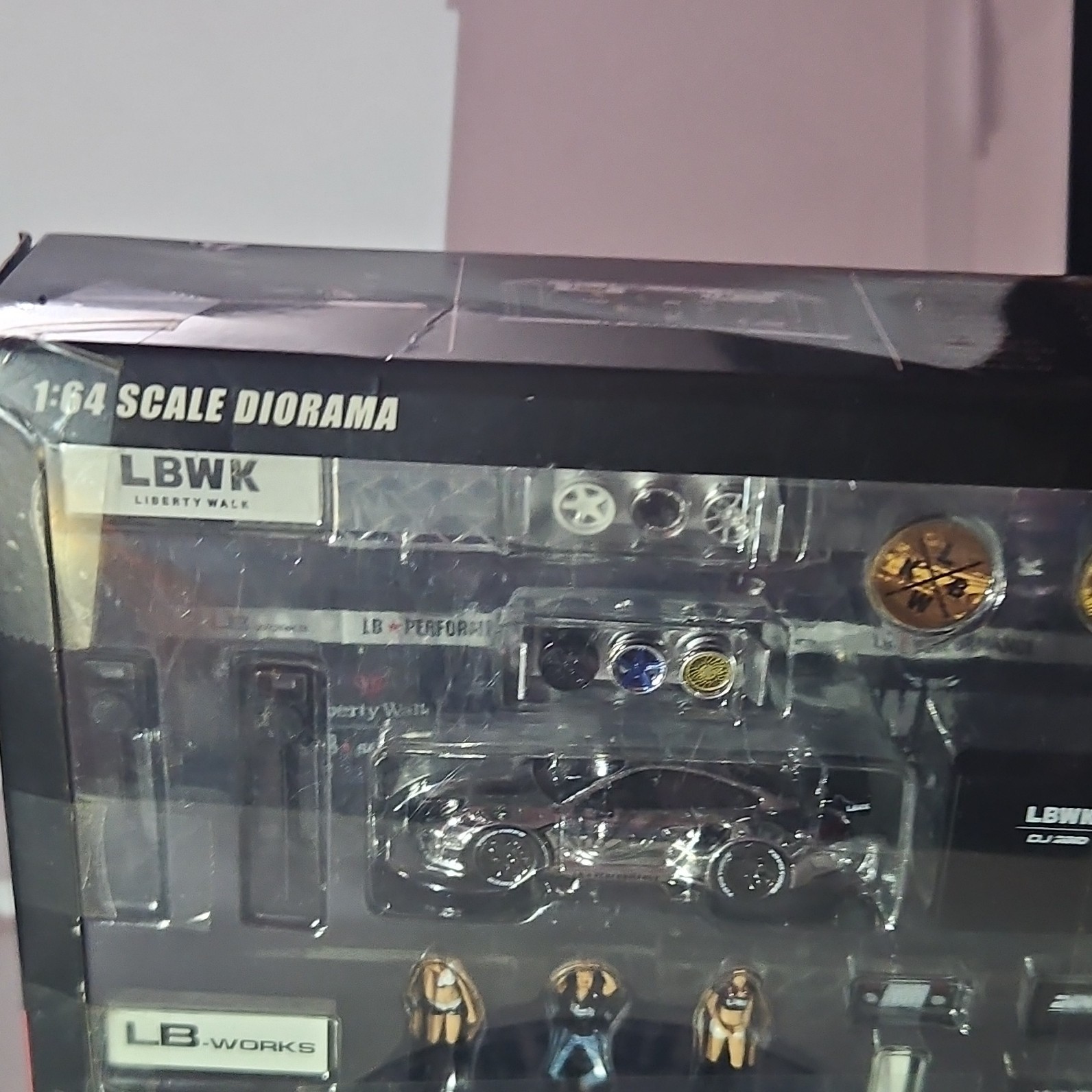 SEALED 1:64 INNO64 LBWK X INNO Auto Salon Diorama DIO64-001